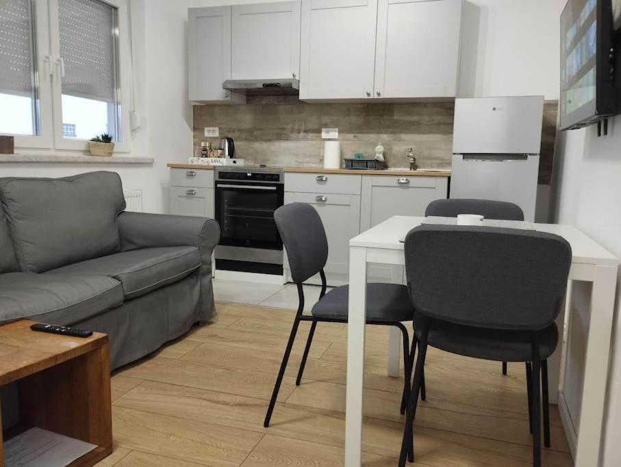 Lovely Flat, City Center With Free Parking Varaždin Exterior foto